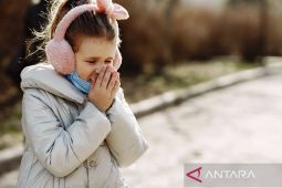Dokter: anak rentan terkena flu melalui droplet orang batuk