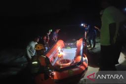 Tim SAR gabungan cari pria paruh baya diduga hilang saat mencari udang di pantai Sampur