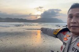 Seorang siswa terseret ombak Pantai Payangan Jember