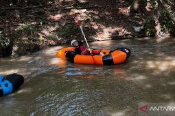 Packrafting Kali Papah Kulon Progo, DIY, kawasan uji adrenalin