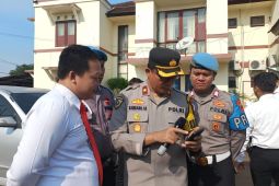 Kapolsek Pondok Aren geledah ponsel anggota untuk cegah judi online