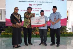 Bank Jatim perbaiki 20 rumah tidak layak huni di Situbondo
