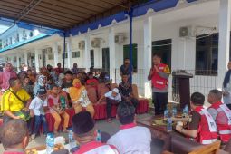 Polres Labuhanbatu Selatan khitanan massal 100 anak  secara gratis