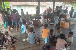 Sorong Selatan salurkan 350 paket sembako ke Kokoda Utara