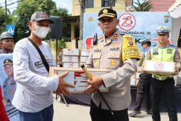 Polres Tanjungbalai serahkan sembako ke masyarakat, ini jumlahnya