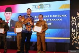 Menteri AHY beri penghargaan empat daerah di Jambi