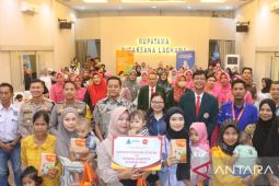 Polres Sukabumi bersama IDI beri makanan tambahan