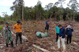 BKSDA - Satgas Pamtas gagalkan aktivitas pertambangan ilegal di Sambas Kalbar