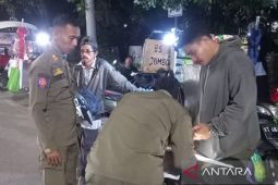 Satpol PP Balikpapan tertibkan 17 PKL langgar aturan