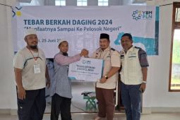 PLN tebar berkah daging 2024 di pedalaman Kalbar
