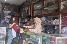 Toko seragam sekolah di Pangkalpinang naik omset jelang ajaran baru