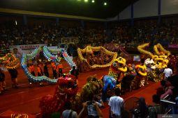 Kejuaraan barongsai dan tarian naga di Madiun