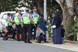 Tak pakai helm, puluhan pengendara motor di Ternate ditilang