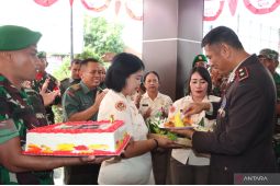 TNI datangi Polres Jembrana kado kejutan Hari Bhayangkara