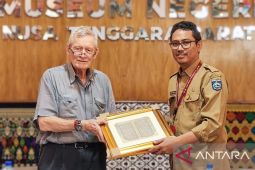 Kolektor Australia hibahkan manuskrip Al Quran abad 17 ke Museum NTB