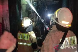 Satu toko elektronik di Makasar ludes terbakar