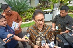 Presiden Joko Widodo minta harga alkes dan obat-obatan dapat ditekan turun