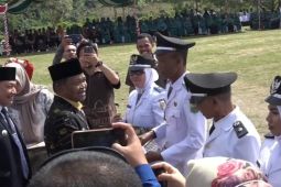 Buol serahkan SK perpanjangan jabatan kades jadi delapan tahun