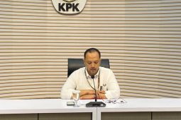 KPK sita rumah hingga robot pembasmi COVID-19 di kasus korupsi APD