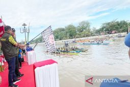 Polda Kalsel gelar lomba dayung perahu guna jaga tradisi "Urang" Banjar