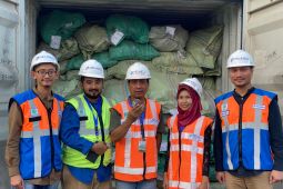 Pelindo Jambi lepas ekspor 16 ton damar batu ke China