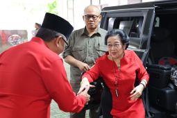 Megawati  pimpin sumpah perpanjangan masa bakti DPP PDIP