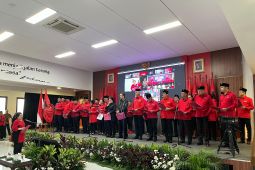 Megawati lantik beberapa pengurus DPP PDI Perjuangan diantaranya ada Ganjar dan Ahok