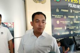 Mantan manajer artis Fuji serahkan diri ke Polres Jakbar