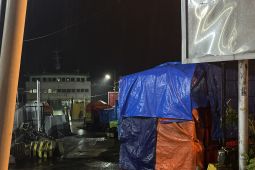 KMP Temi rute Namlea-Galala Ambon tunda operasi akibat ombak tinggi