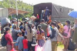 Pemkab Halmahera Barat distribusikan bantuan bagi pengungsi  Gunung Ibu