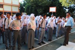 Ombudsman: Dikbud jangan lakukan pungutan melalui penjualan  seragam