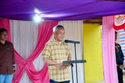 Bupati Ketapang resmikan Lapangan Sepakbola Upui Sekawak Belaban