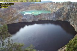 Aktivitas vulkanik pengaruhi warna Danau Kelimutu