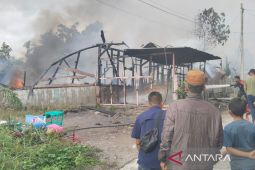 Korsleting listrik sebabkan empat unit rumah sewa di Aceh terbakar