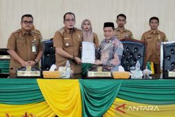 Aulia Rachman terima Ranperda Inisiatif tentang Pengelolaan Persampahan