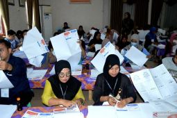 KPU Gorontalo sortir dan kemas surat suara untuk PSU