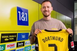 Borussia Dortmund resmi bajak Waldemar Anton dari Stuttgart