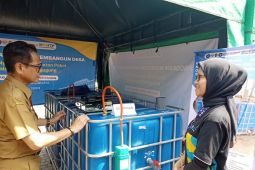Mahasiswa Universitas Brawijaya hibahkan alat pertanian ke petani Tulungagung