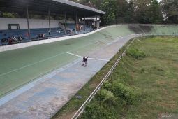 Bangunan velodrome malang rusak tak terawat