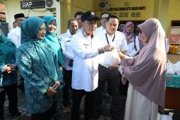 Pemkot Serang jual paket bahan pokok murah di empat kecamatan