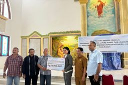 Angkasa  Pura Ambon serahkan bantuan renovasi rumah ibadah
