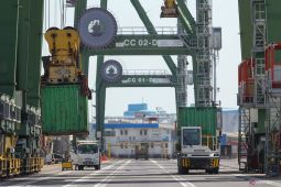 Peningkatan arus peti kemas Terminal Teluk Lamong