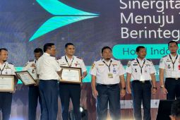 Wali Kota Aditya raih penghargaan Kemenhub RI