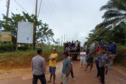 Warga segel kantor perusahaan sawit di Badau Kalbar