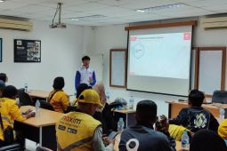 Edukasi safety riding Asmo Kalbar untuk driver Maxim