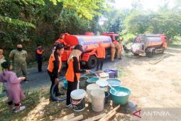 Sejumlah desa terdampak kekeringan, BPBD Bondowoso distribusikan air bersih