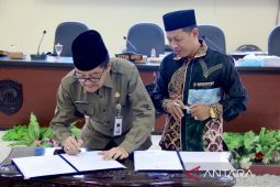 Wabup HST tanda tangani dokumen kebijakan umum anggaran PPAS APBD 2025