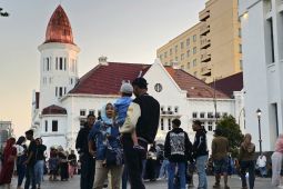 Menikmati panorama gedung lawas di Kota Lama Zona Eropa