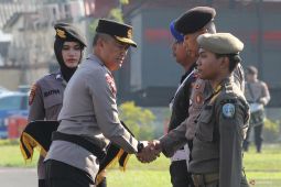 Pengamanan turnamen Piala AFF U-19 di Surabaya