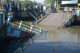 Jembatan di Desa Kedungpeluk ambruk, Pemkab Sidoarjo siapkan alternatif